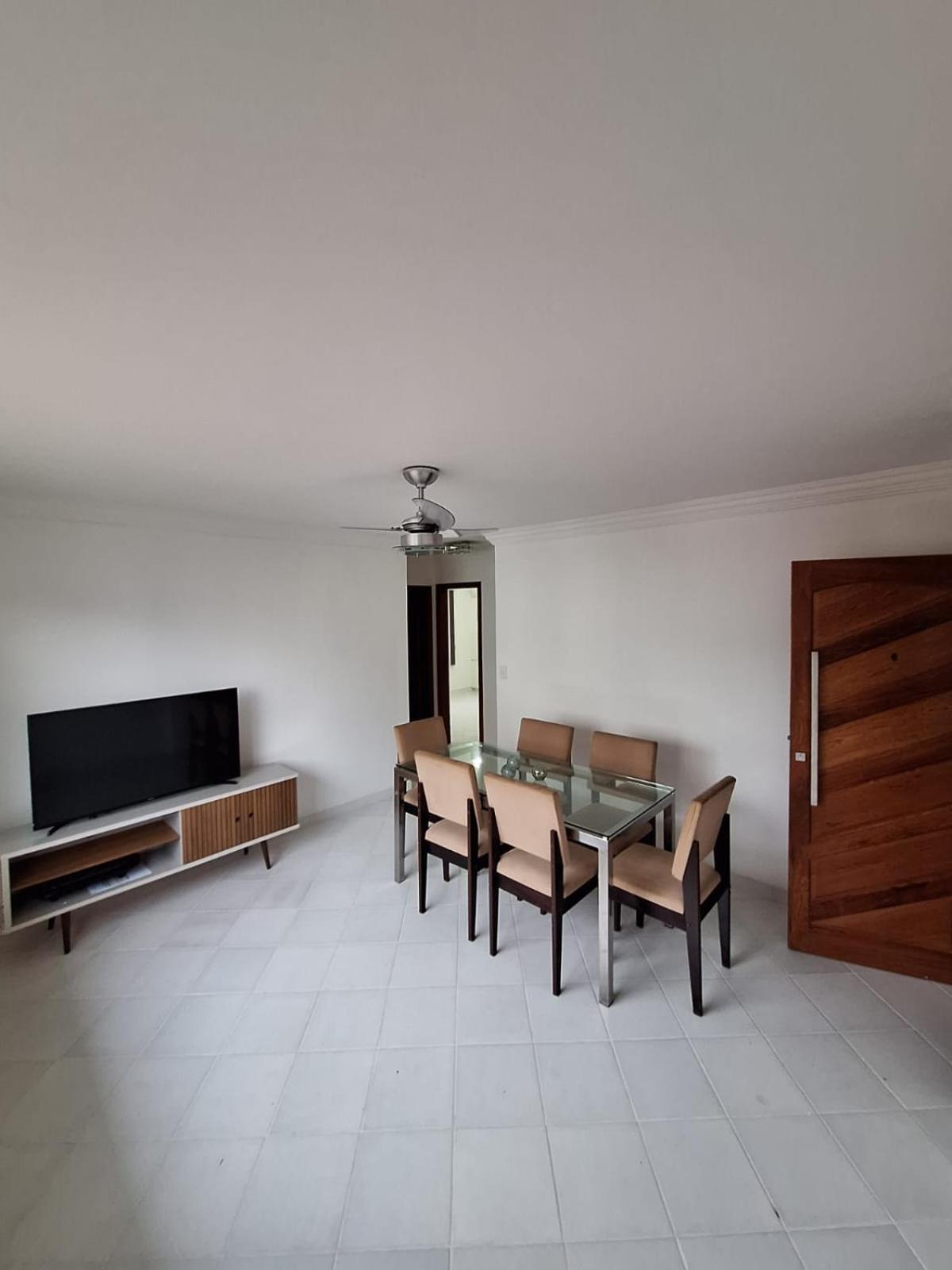 Apartment Em Armacao Espacoso E Com Localizacao Excelente!